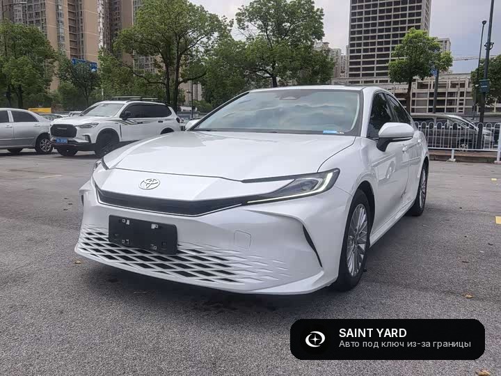 Toyota Camry 2.0E — фото 1