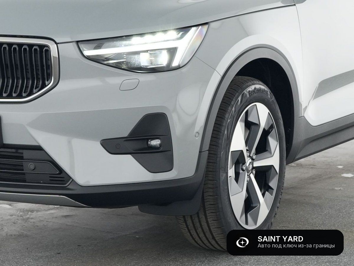 Volvo XC40 — фото 10